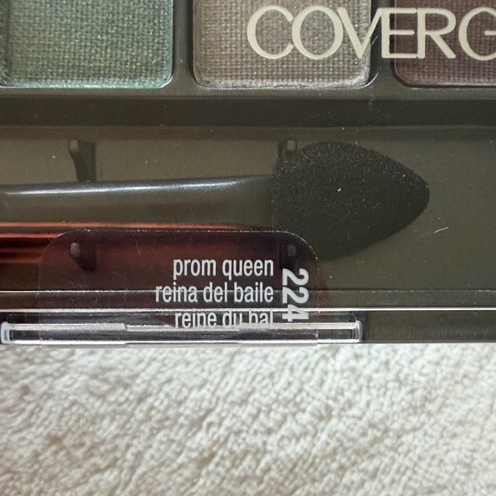 COVERGIRL Quad Eyeshadow Palette “Prom Queen” 224 Green, Taupe & Plum  Sealed - Picture 2 of 4